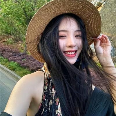 顽皮豹在树林里